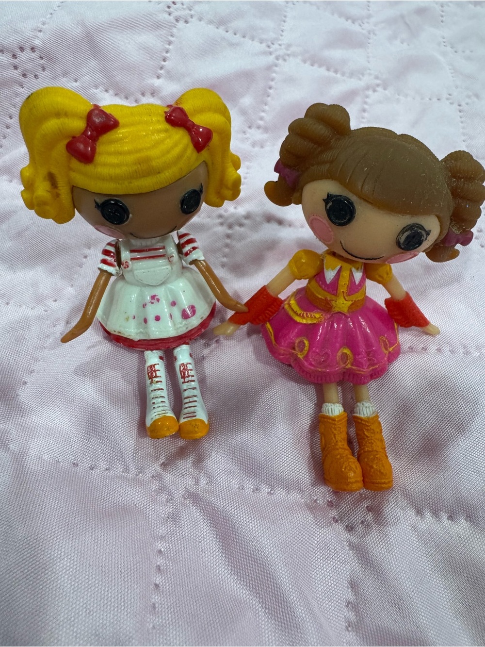 Set of 2 Girls Fashion Doll Figures - Pink, Yellow, Brown
